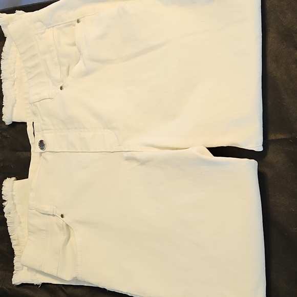 Apny Denim - Women's White Cropped Frayed-Hem Jeans